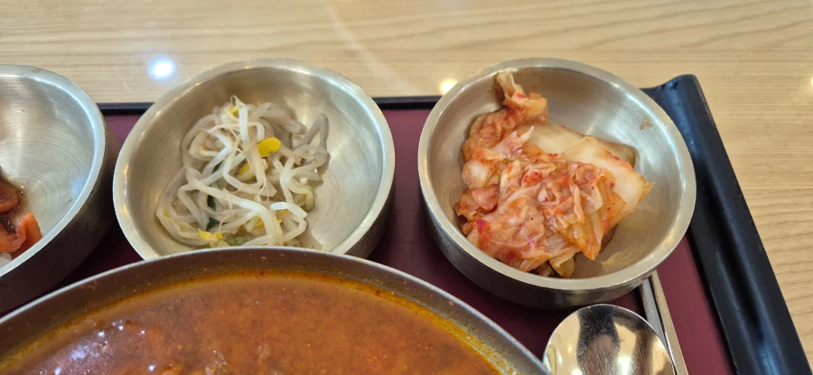 장안 휴게소에서 간만에 놀부부대찌개를 먹고 왔습니다._5.webp