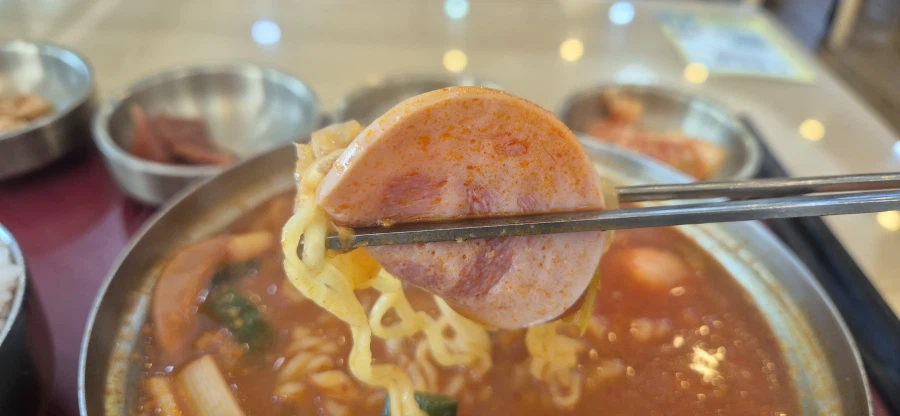 장안 휴게소에서 간만에 놀부부대찌개를 먹고 왔습니다._6.webp