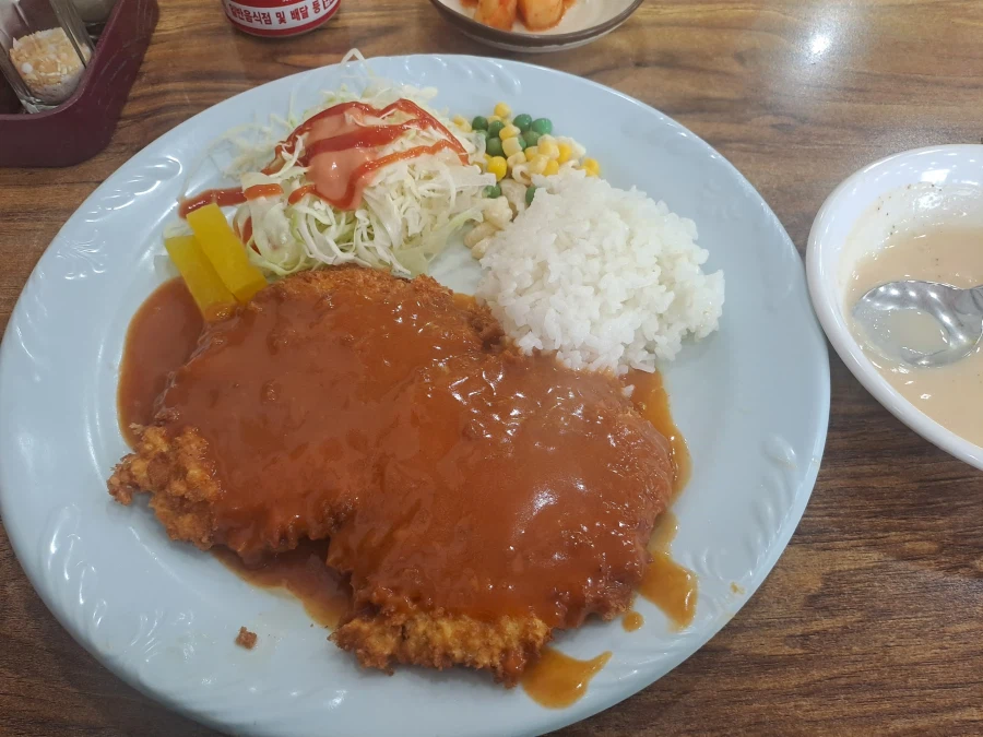 오늘 먹은 경양식 돈가스_2.webp