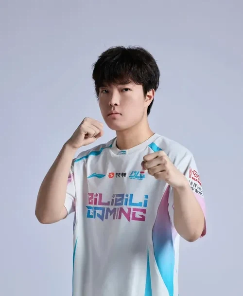 롤) ??? : 너네 늘 보던 붉은녀석들이 아니구나?_1.webp