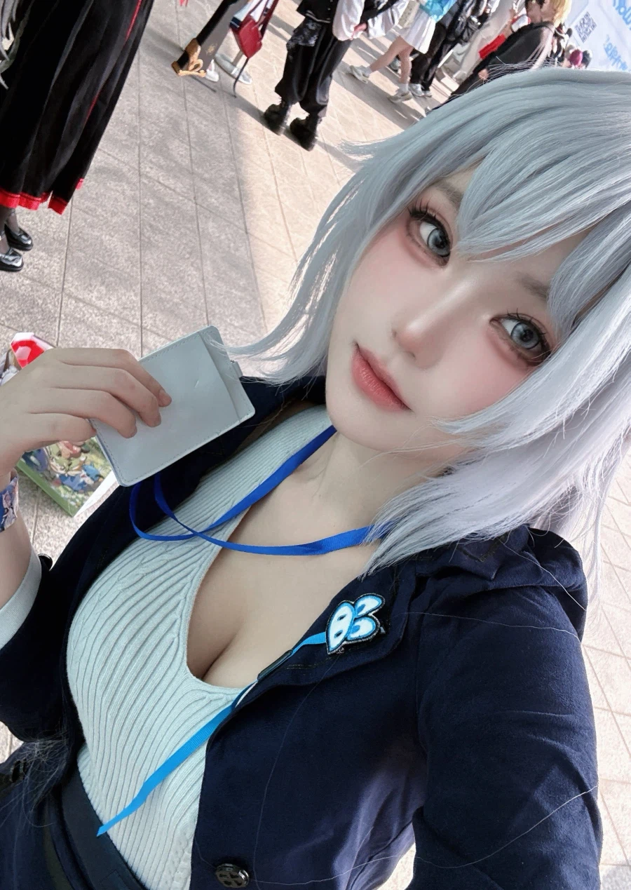 [붕괴3] 오피스룩 브로냐 코스프레_1.webp