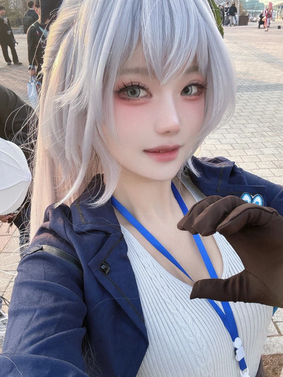 [붕괴3] 오피스룩 브로냐 코스프레_2.webp