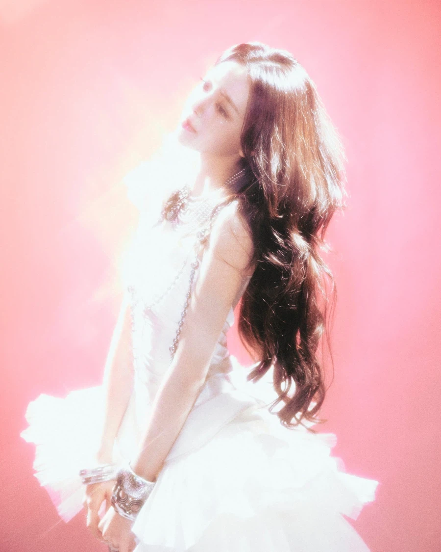 [있지] 유나 솔로 MV 티저2 + 다이나핏 팝업 & 로피시엘 화보_2.webp