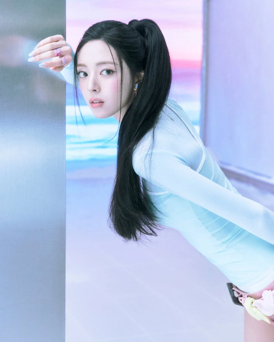 [있지] 유나 솔로 MV 티저2 + 다이나핏 팝업 & 로피시엘 화보_6.webp