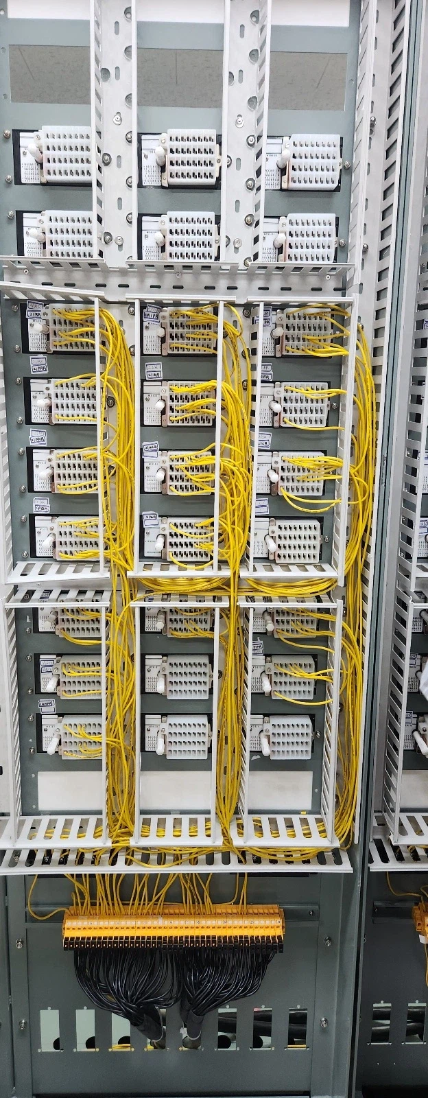 나 사무직 공무인데 신호케이블 처음 배선해 보거든_1.webp