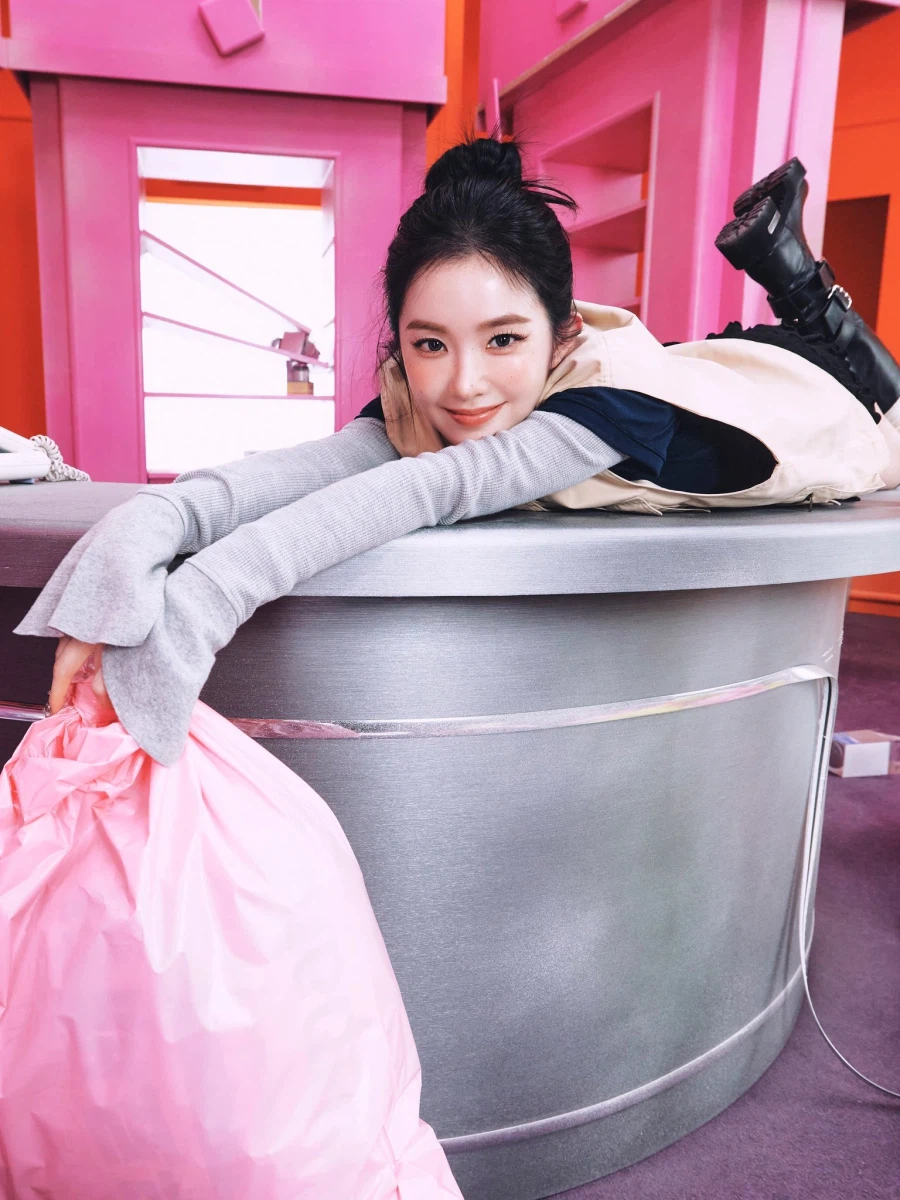 [아이린] IRENE - 'Biggest Fan' 무드 클립 #4_8.webp