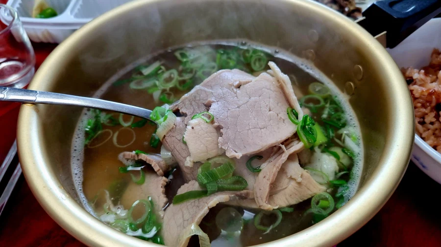 돼지곰탕?을 사 먹어 봤습니다_1.webp