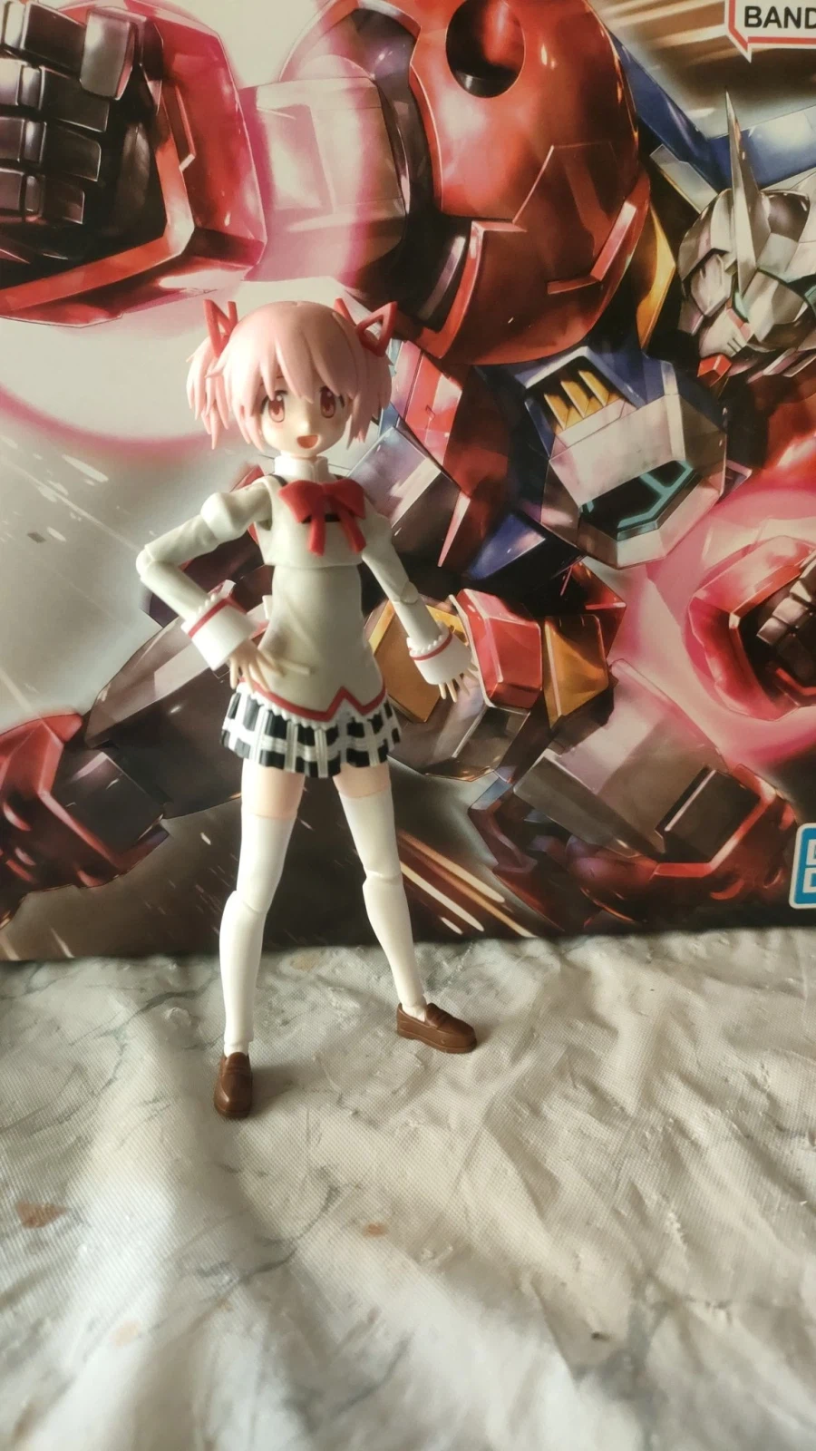 30MP 카나메 마도카 교복 Ver 가조립 + HG 타이터스 조합 사진_4.webp