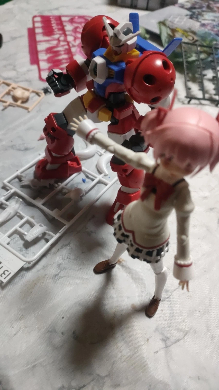 30MP 카나메 마도카 교복 Ver 가조립 + HG 타이터스 조합 사진_7.webp