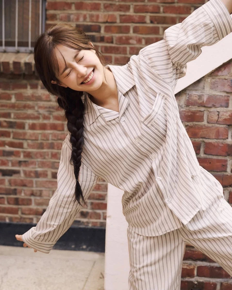 [츄] BYC 광고 촬영 비하인드 : 귀여운 지우 보여줘도 돼?_6.webp