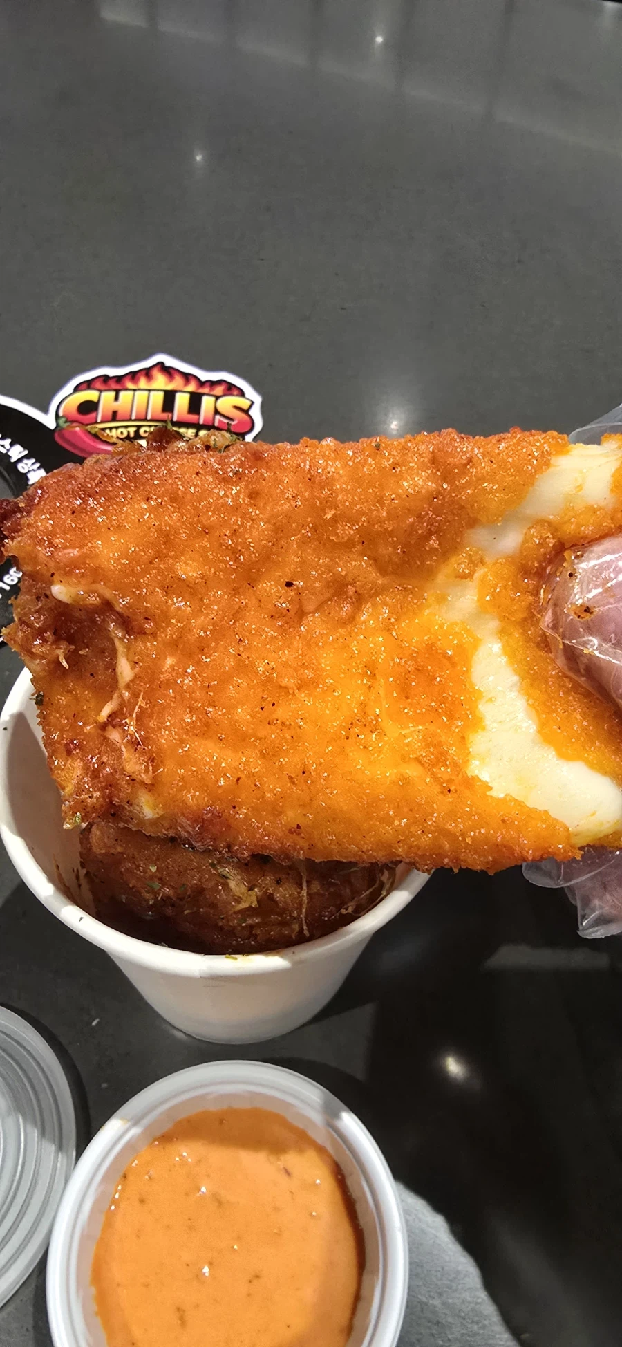 칠리스 핫치즈스틱_6.webp