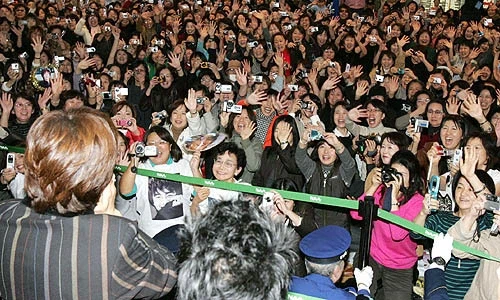 일본 중년 남성들 너무 충격받았던 사건.jpg_2.webp