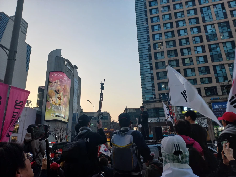 홍대갔다 돌아가는중인데 시청역 무정차한다_1.webp