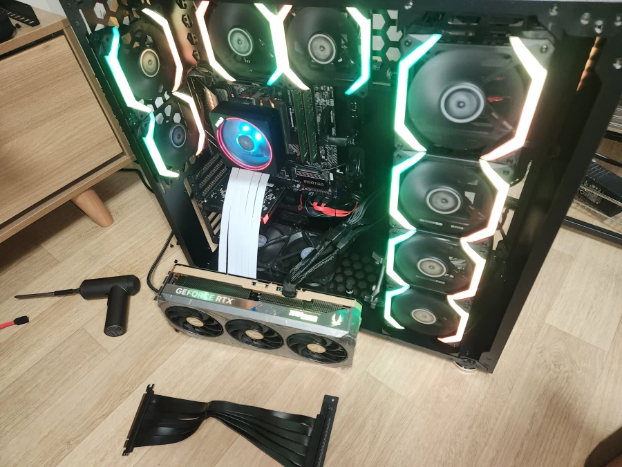 내장 캡쳐보드 쓸려고 케이스 바꾸고 라이저케이블담_1.webp