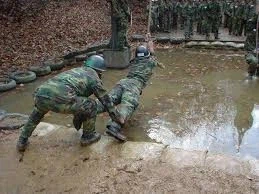 괴담) 웅덩이 건너기_1.webp