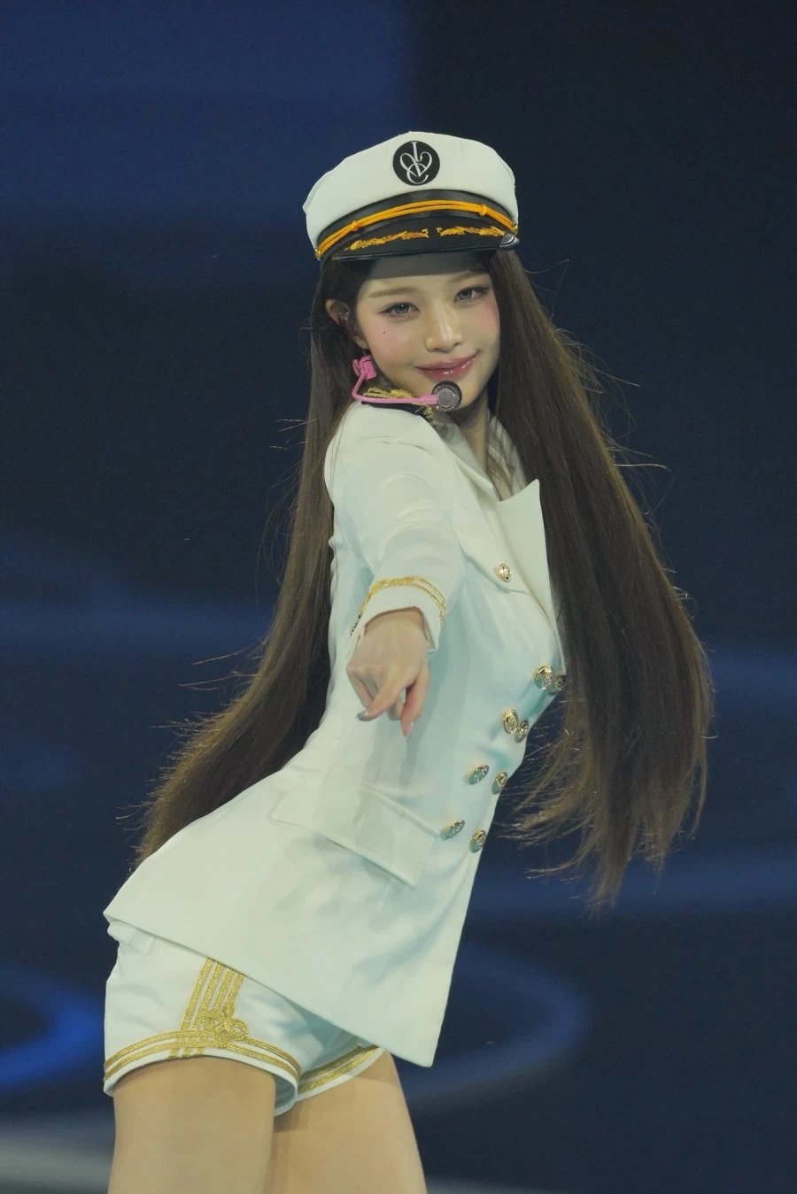 제복입고 소원을 말해봐 추는 장원영_1.webp