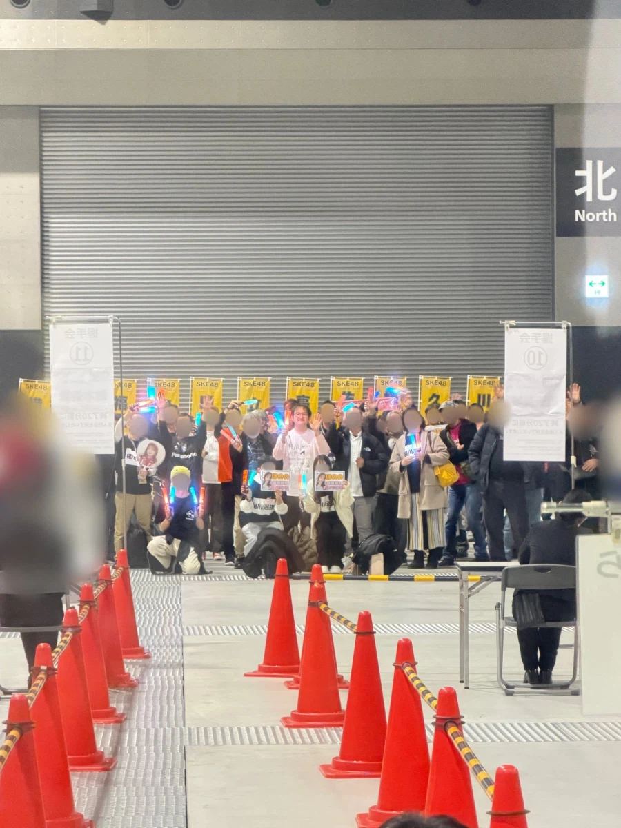 일본 아이돌이 팬 1명에게 감사인사 하는법.jpg_3.webp