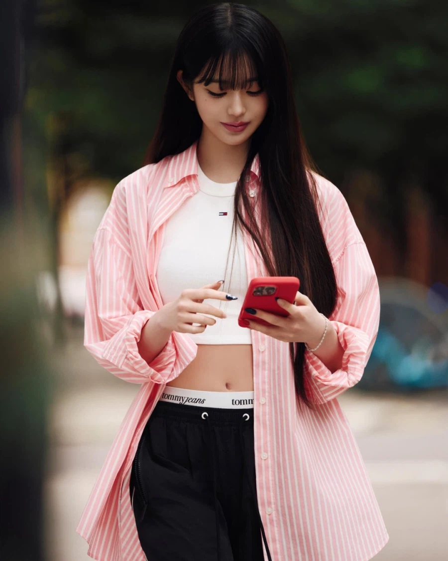 [장원영] 신학기 룩 미쳤다🔥타미 진스 2026 봄 캠페인_13.webp