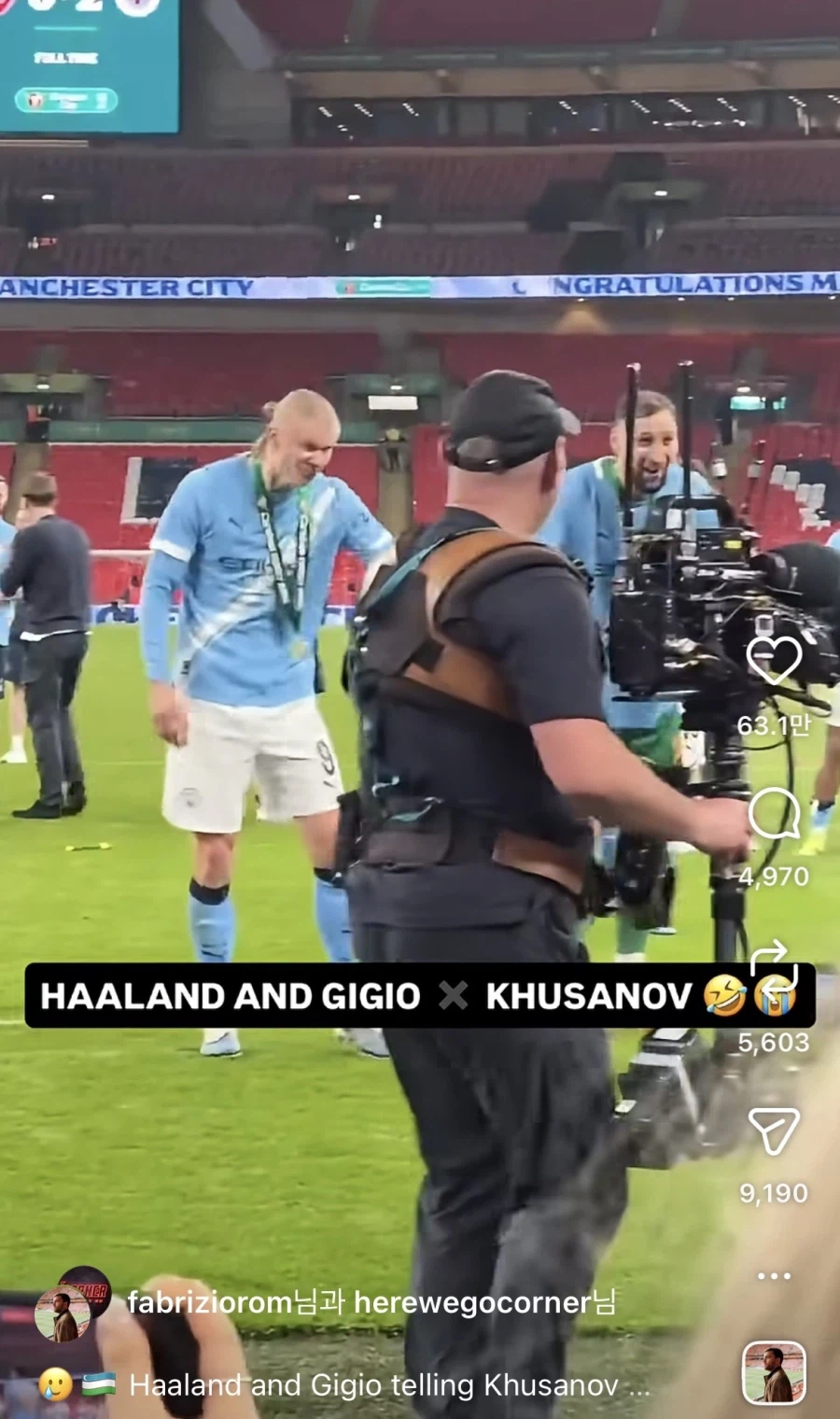 축구) 아시아 센터백 트로피 챙겨주는 홀란드_4.webp