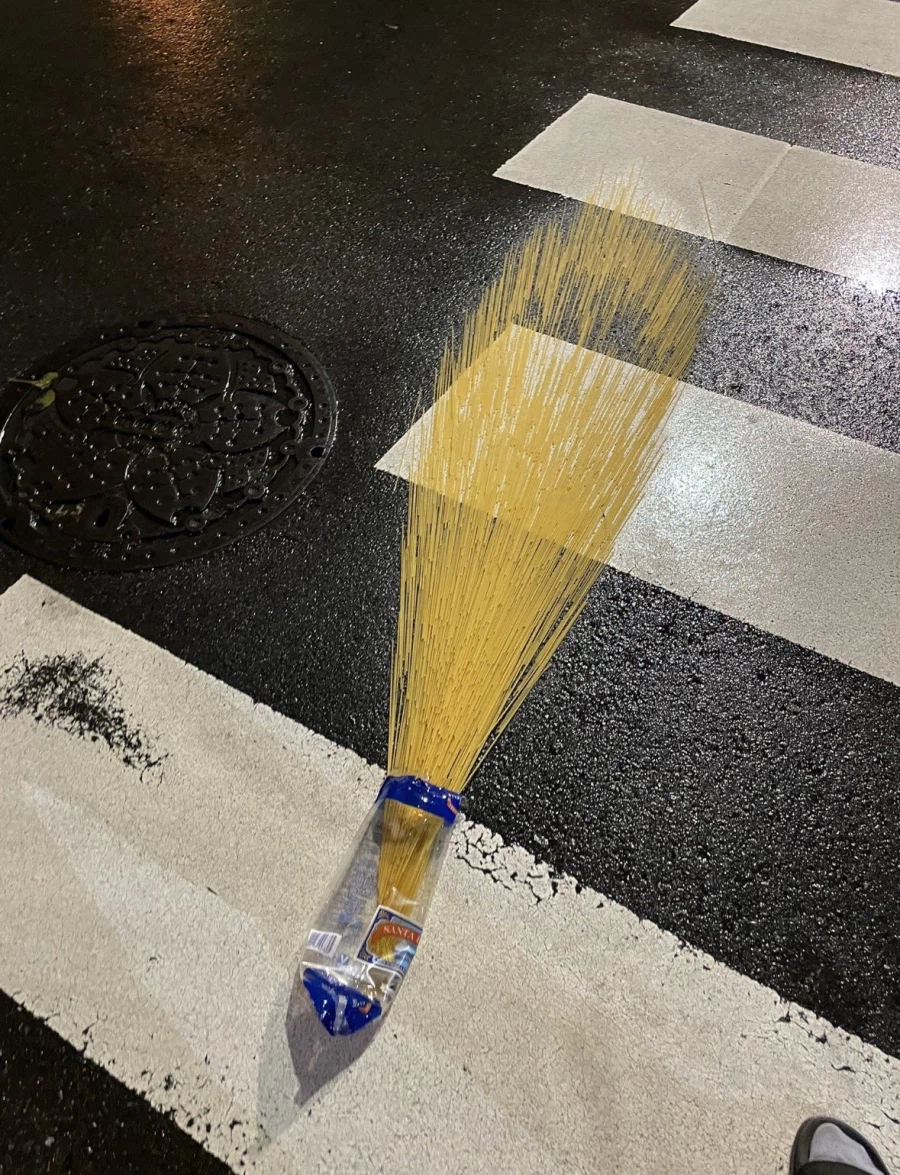 자전거 바구니에서 탈출한 파스타_1.webp