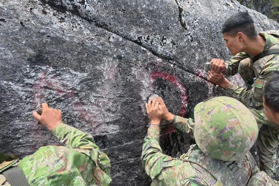 핵가진 국가들의 국경에서 벌어지는 고상한 대치상황_1.webp