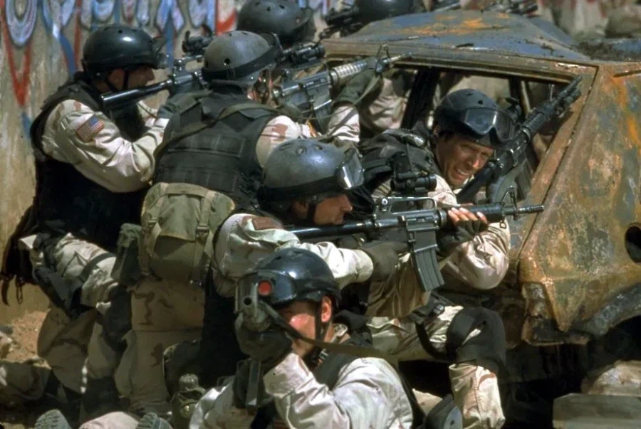 특수부대한테 자전거 헬멧 씌우고 투입 시킨 나라_1.webp