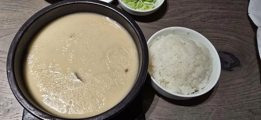 거대곰탕 서초점 / 나베야 평창김치나베_21.webp