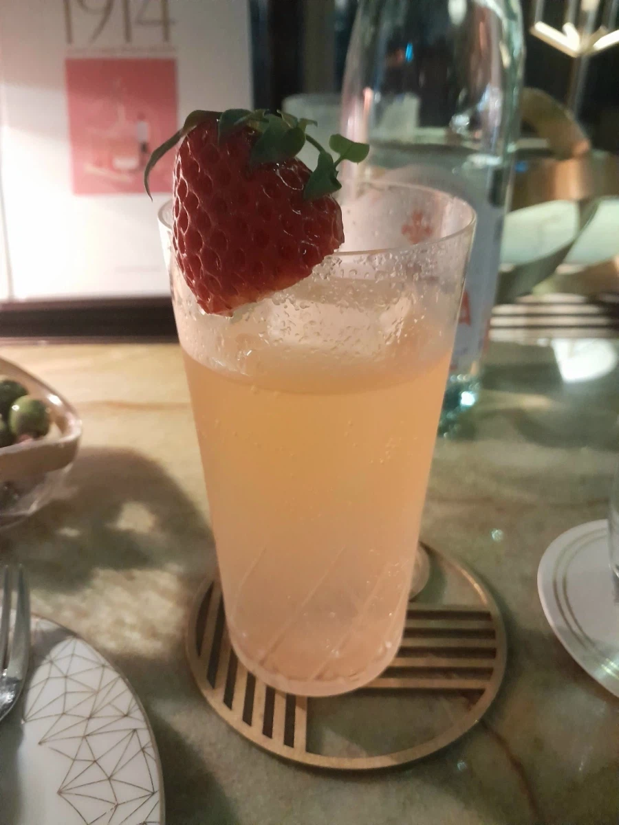 한잔은 떠난간 너를위하여 한잔은 너와 나의 영원했던 사랑을위하여_11.webp