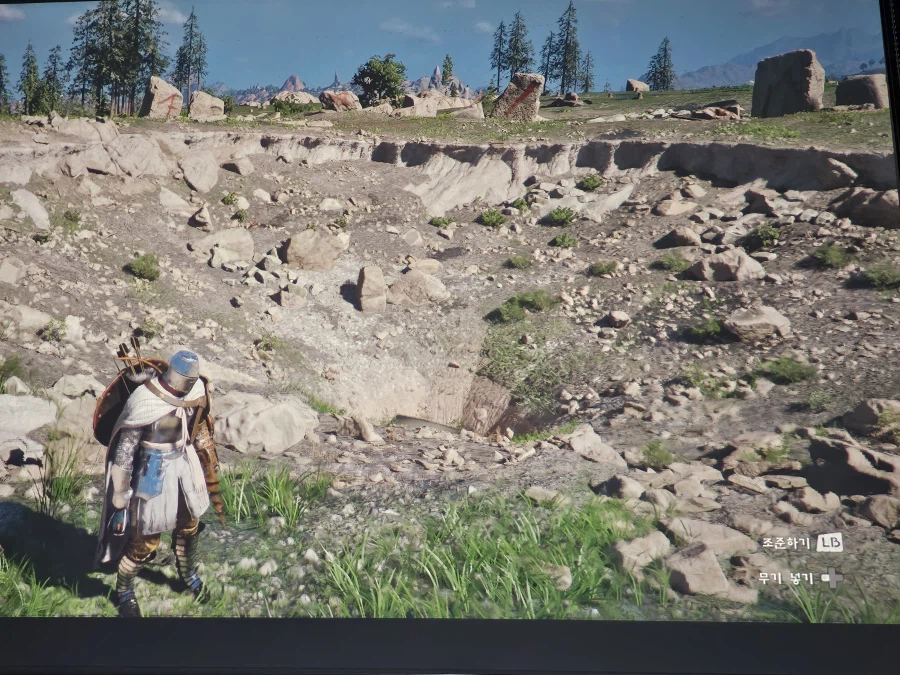 운석 근처 이거 뭘까요?_1.webp