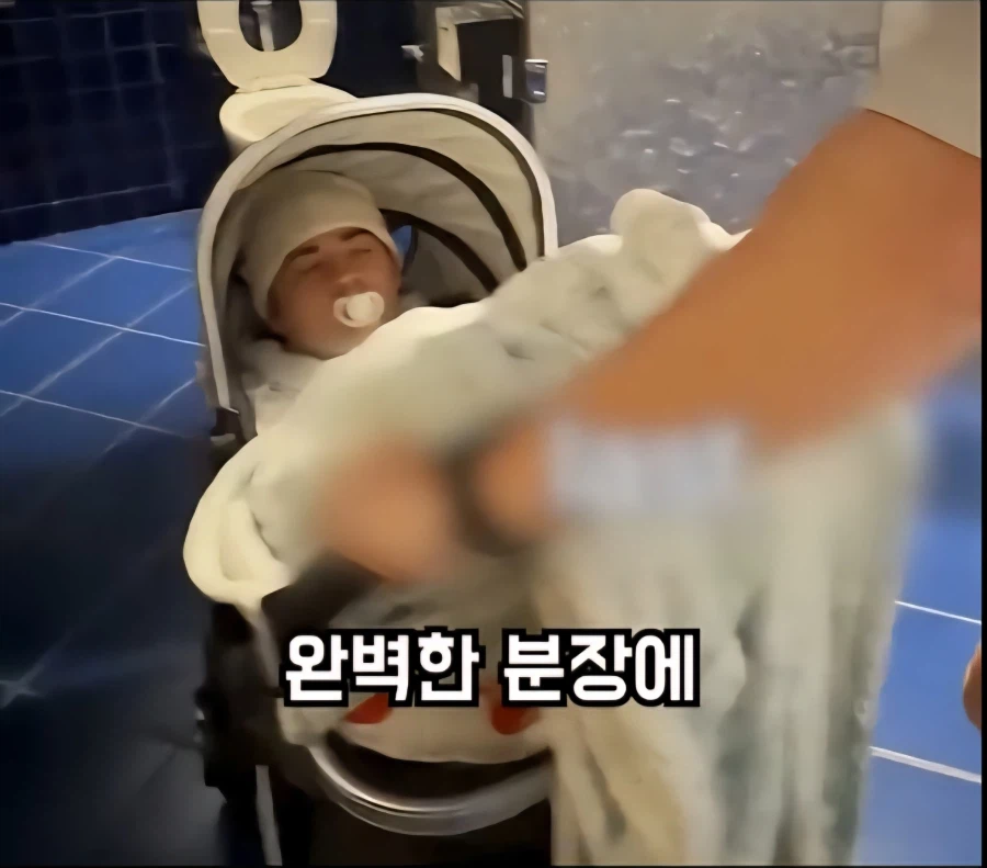 아기로 분장해서 공짜로 놀이공원 뚫기_15.webp