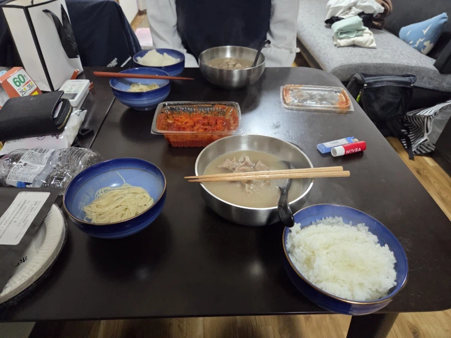 곧 와이프 될사람 한국요리 반응_1.webp