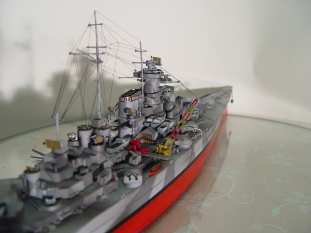 아카데미 1/350 전함 비스마르크_1.jpg