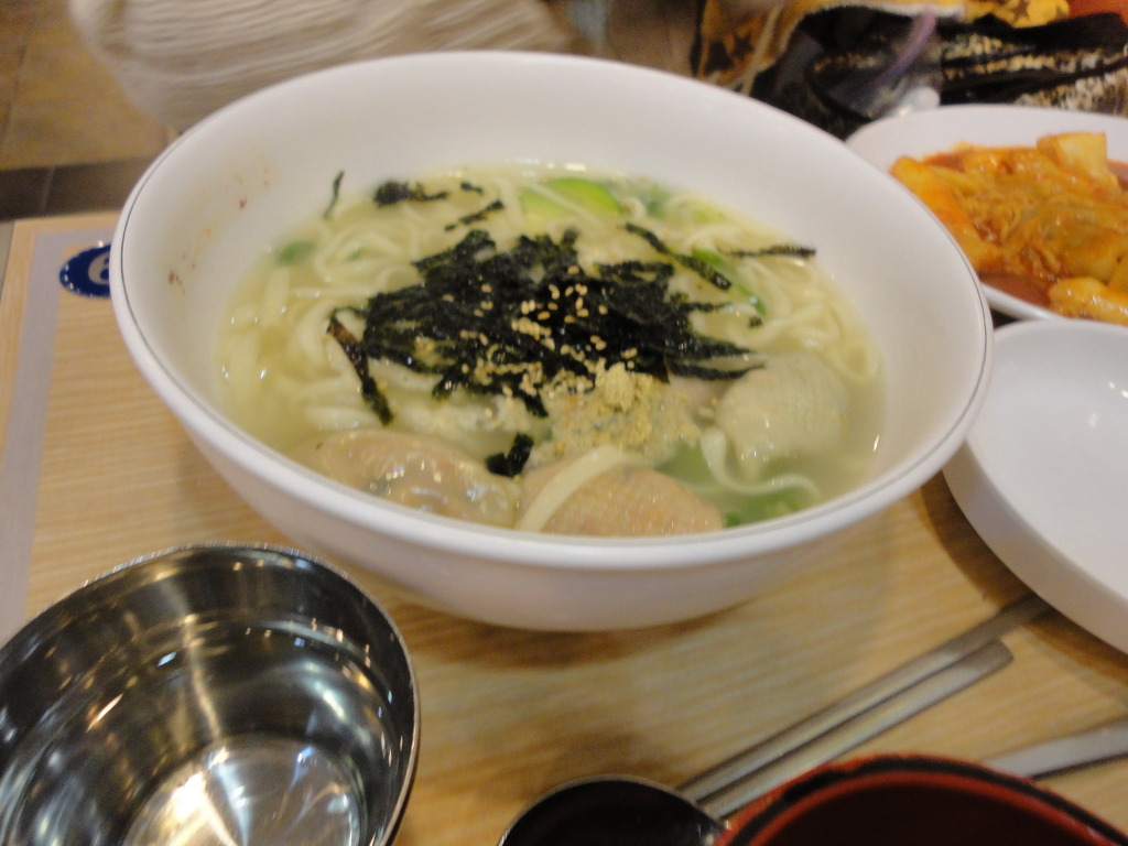 명인 만두 and 그리피스 도넛 in 명동_6.jpg