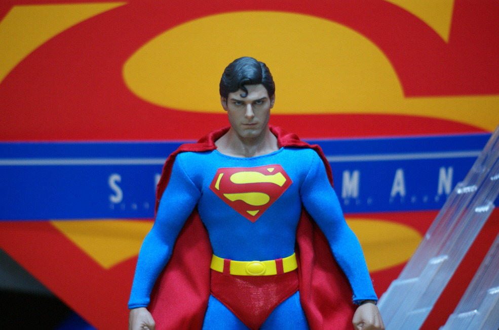 핫토이社 'Superman' -크리스토퍼 리브(슈퍼맨)- | 피규어 갤러리