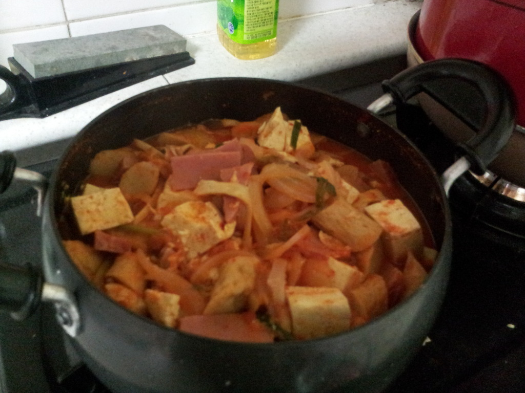 부대찌개라고 만들긴 한건데._1.jpg