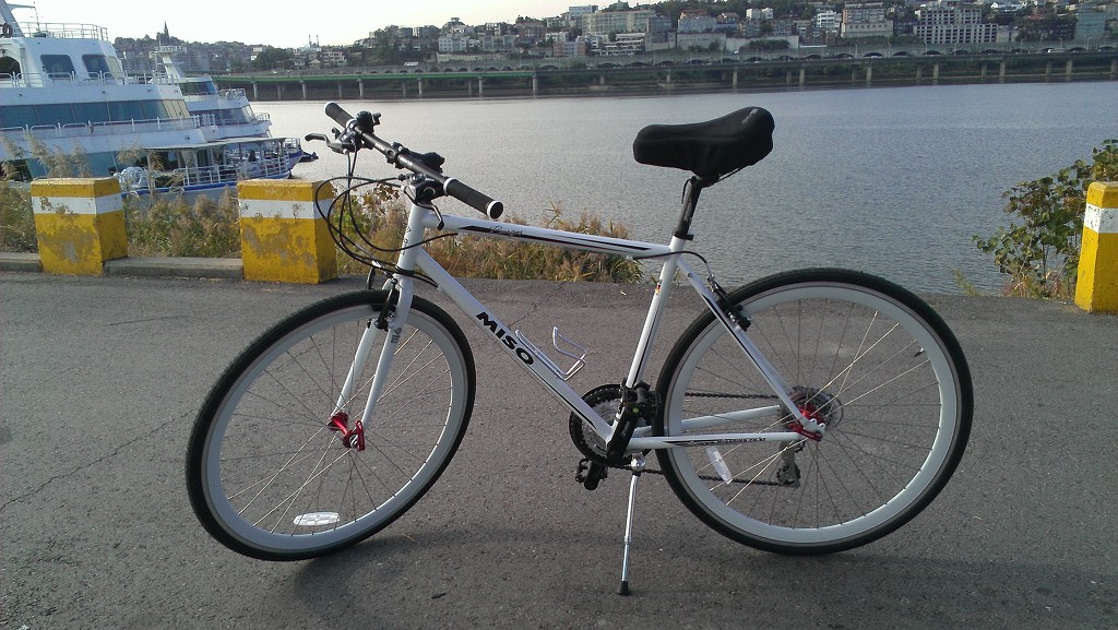 고가형 하이브리드 자전거