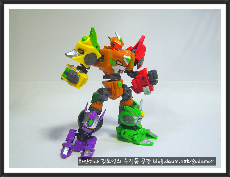 img/5/1/2/4/512499954F789D0003