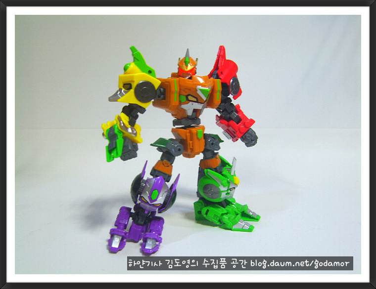 img/5/1/2/4/512499964F546F0032