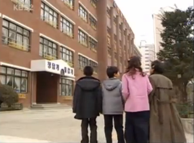 [마법전사미르가온] 장난감 갖고 노는 만화_7.jpg