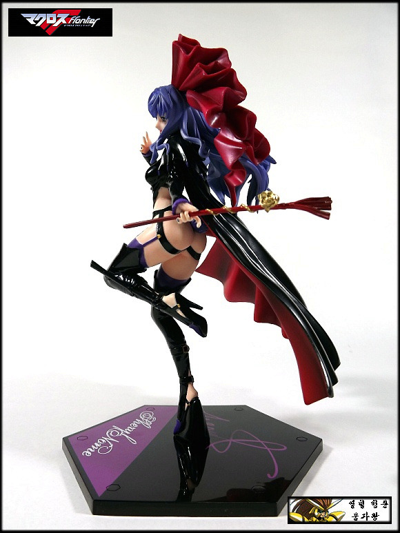 SHERYL NOME (UNIVERSAL BUNNY)_5.jpg