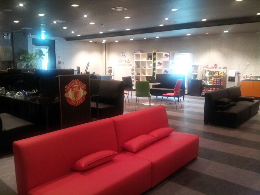 img/5/1/F/1/51F1D3B3492C160031