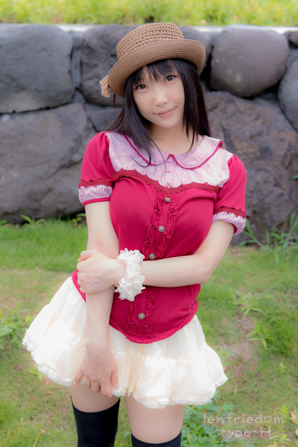 img/5/3/F/2/53F215C8407F150031