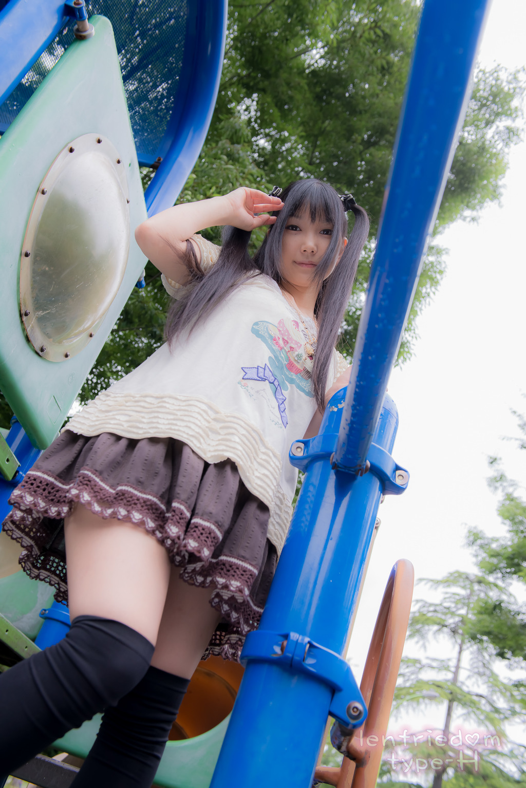 img/5/3/F/2/53F215D8407EDC0031