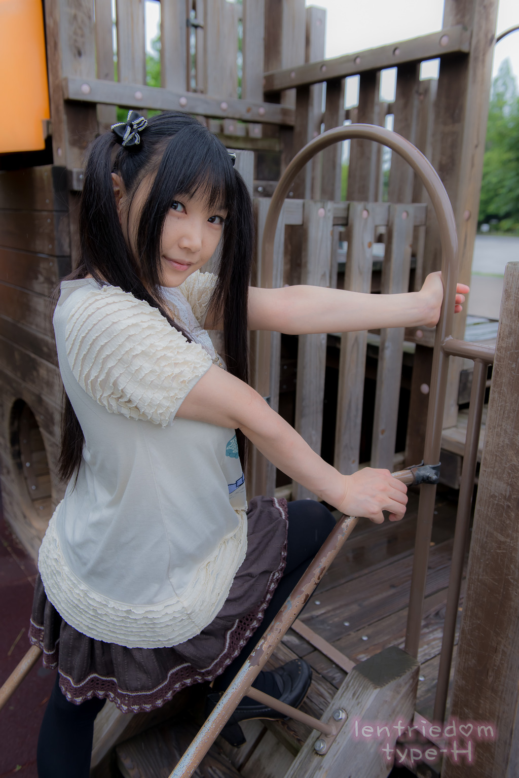 img/5/3/F/2/53F215E44546810020