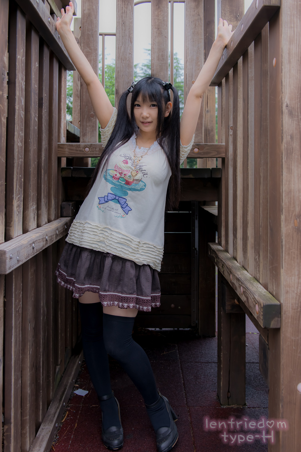 img/5/3/F/2/53F215E945570E0003