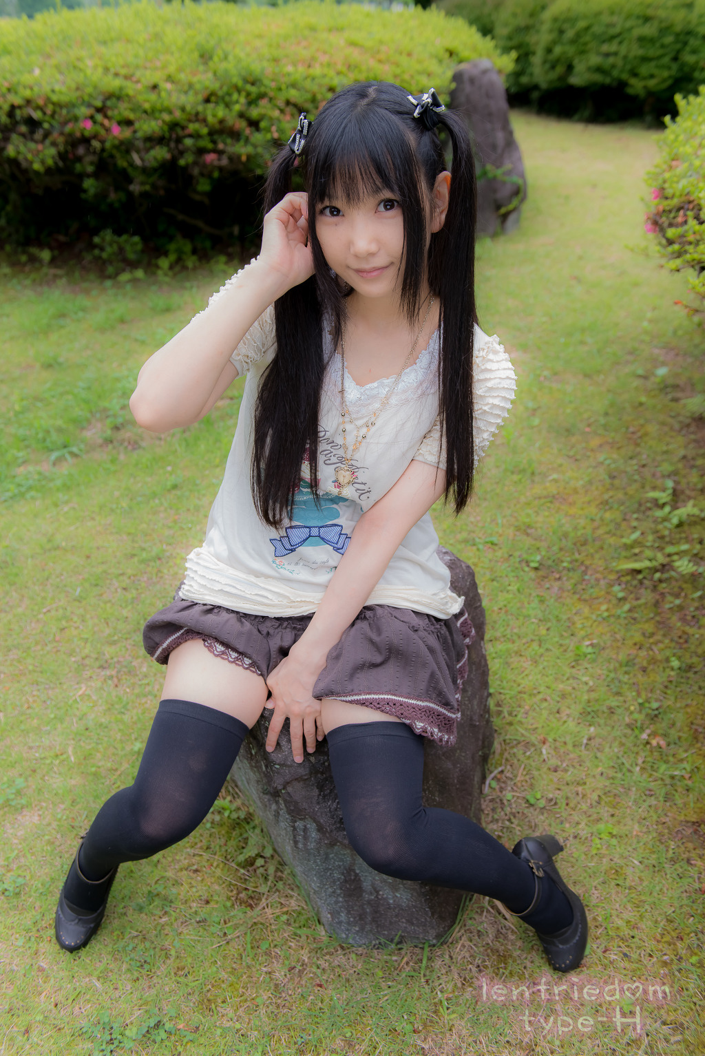 img/5/3/F/2/53F215F042298F0031