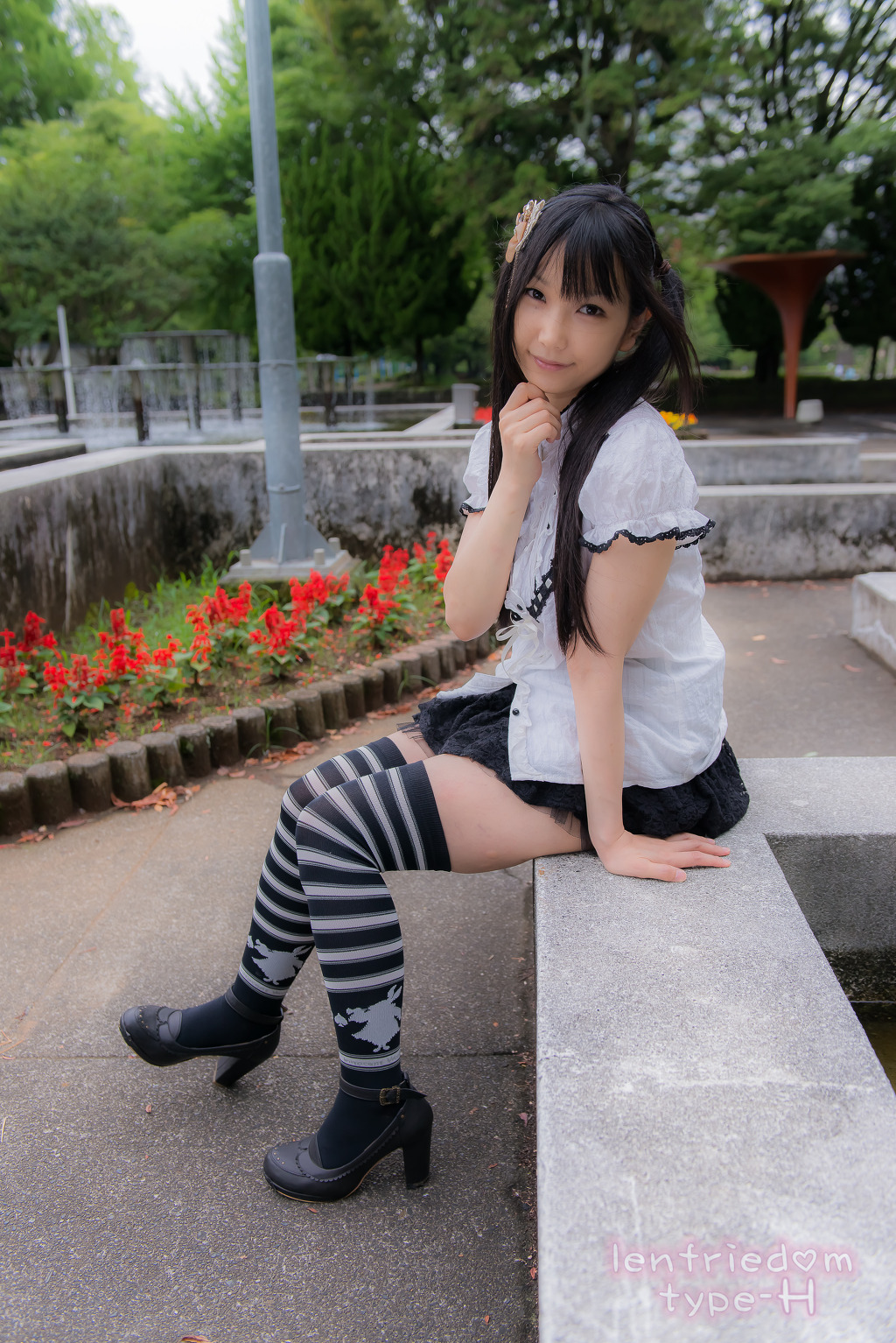 img/5/3/F/2/53F216D24123CA0023