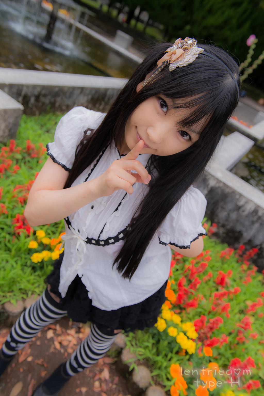 img/5/3/F/2/53F216D7412D470011