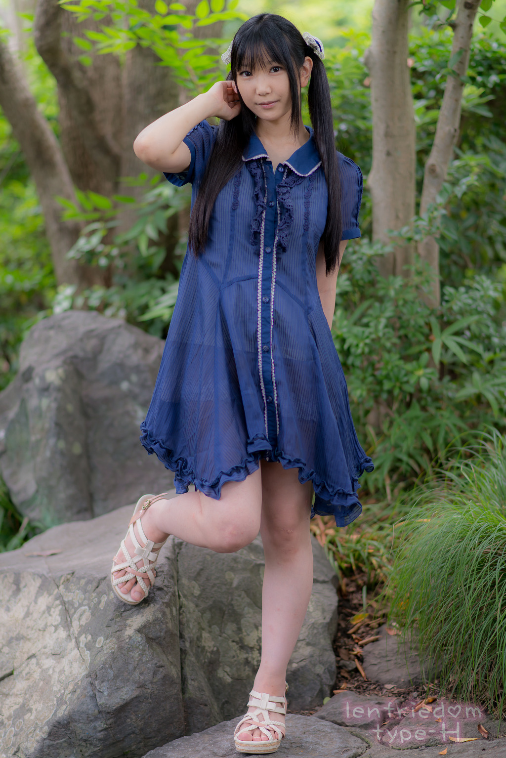 img/5/3/F/2/53F216E8423D130012