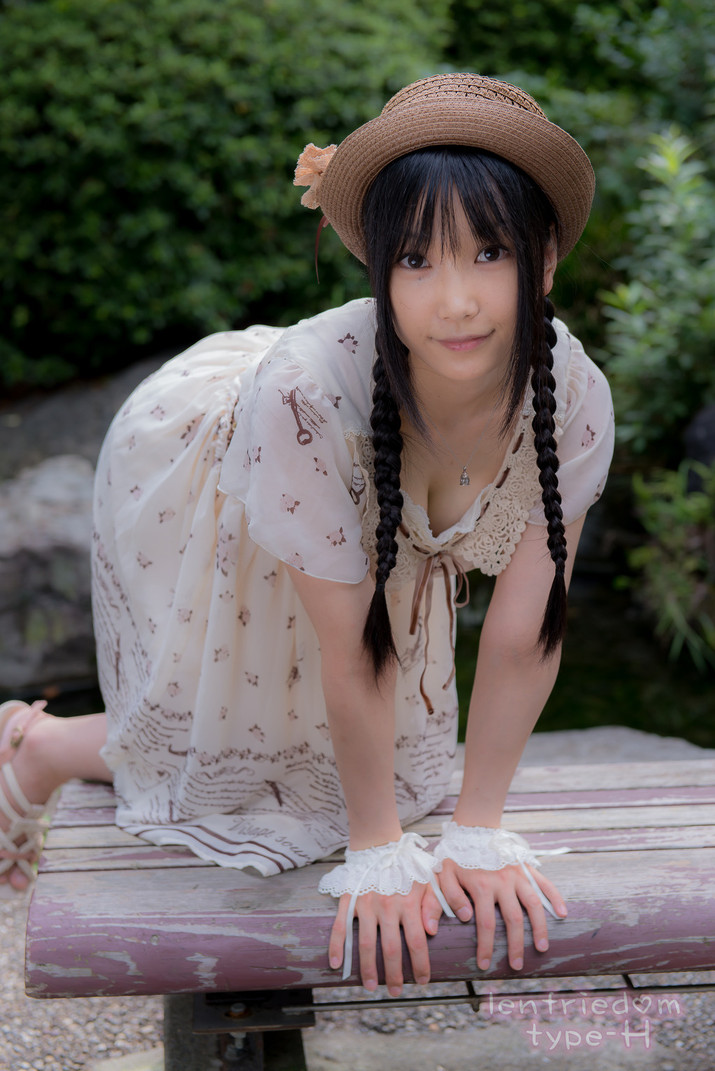 img/5/3/F/2/53F216F74348D20033